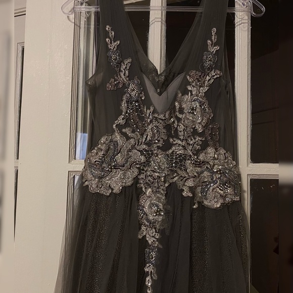 Maxi Gala Gown - Picture 4 of 6